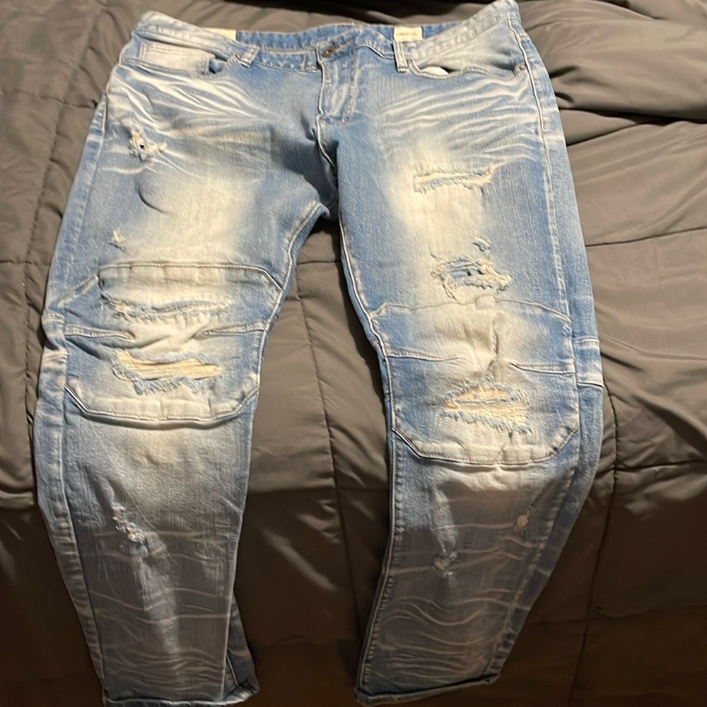 Men’s distressed light blue jeans